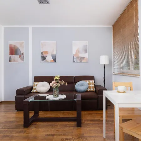 Stylowy Z Oddzielna Sypialnia Niedaleko Centrum Chorzowa By Renters Apartment Chorzow
